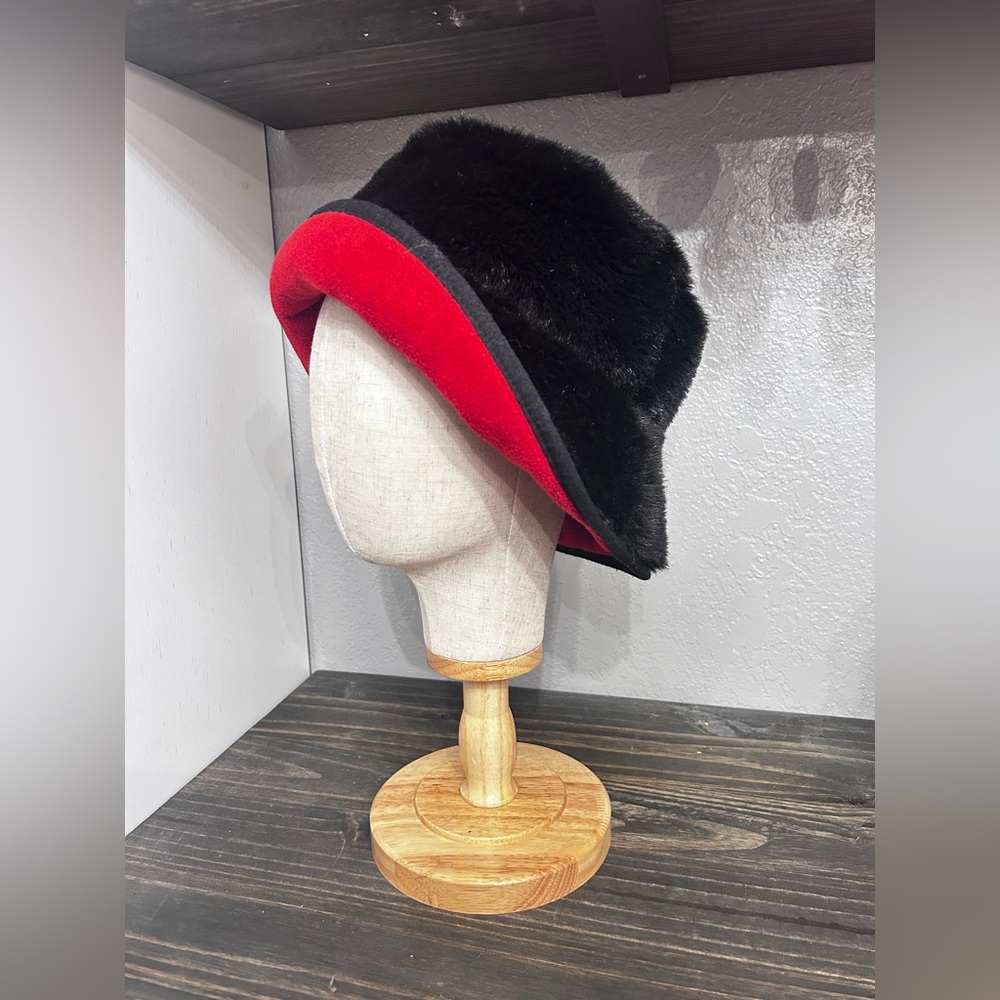 Fuzzy Bucket Hat One Size Cozy Winter Black & Red Vintage Reversible‎